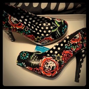 Iron Fist pin up punk